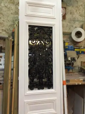 Porte 109 rue du Dessous-des-Berges finie à l’atelier