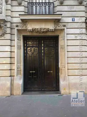 Porte cochère acier 9 avenue Élisée-Reclus Paris 7e