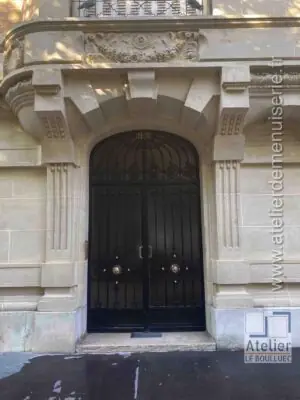 Porte cochère acier forgé 12 avenue Élisée-Reclus Paris 7e