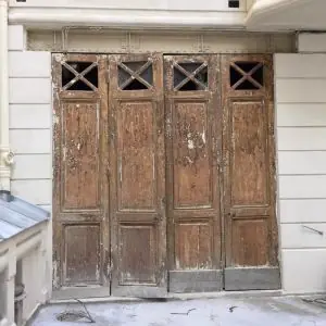 Portes de garage 3 avenue Foch Paris 16e avant restauration