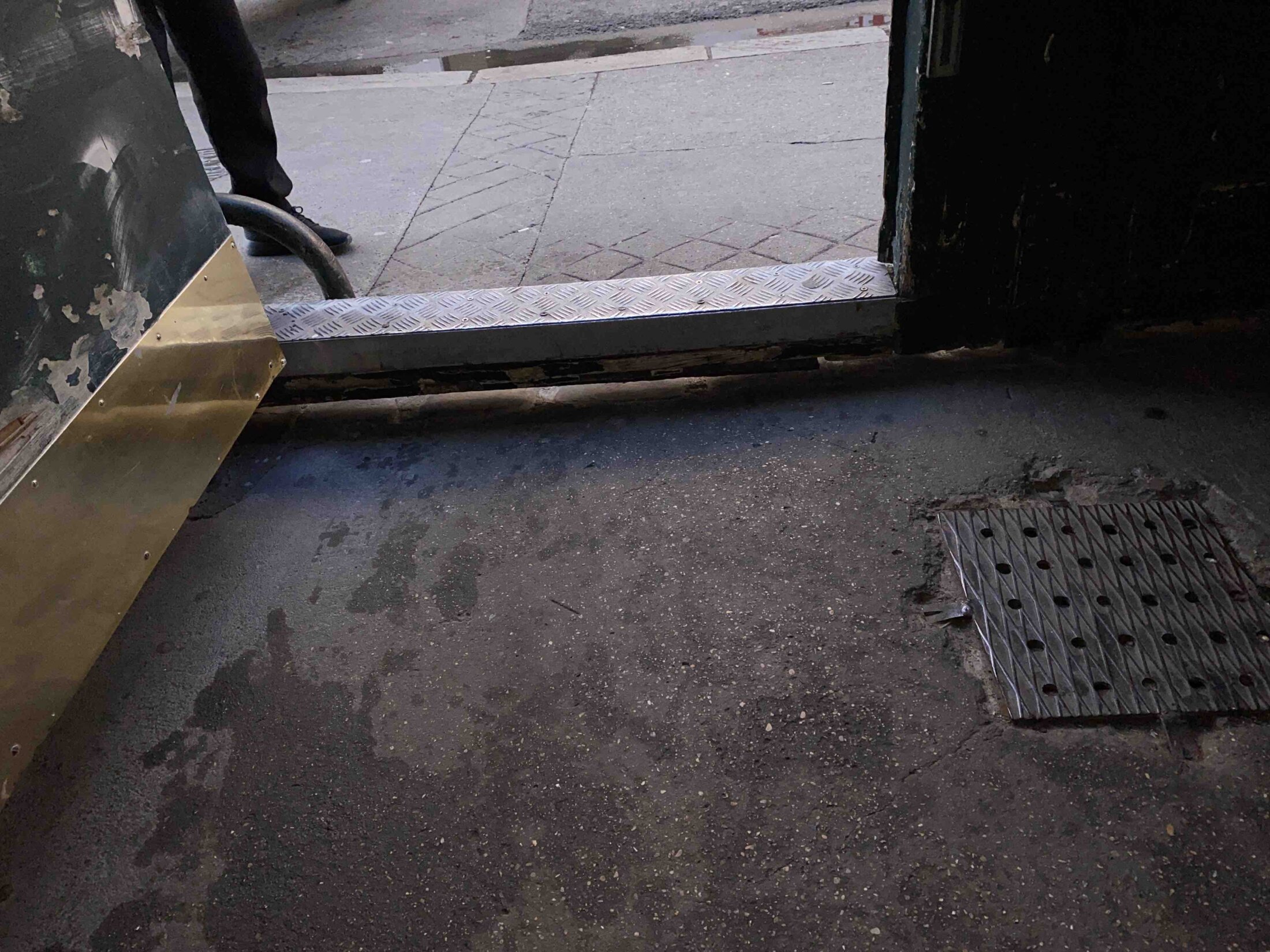 Corrosion Entre équerre Et Traverses Basse - 76 Rue Saint Maur P5