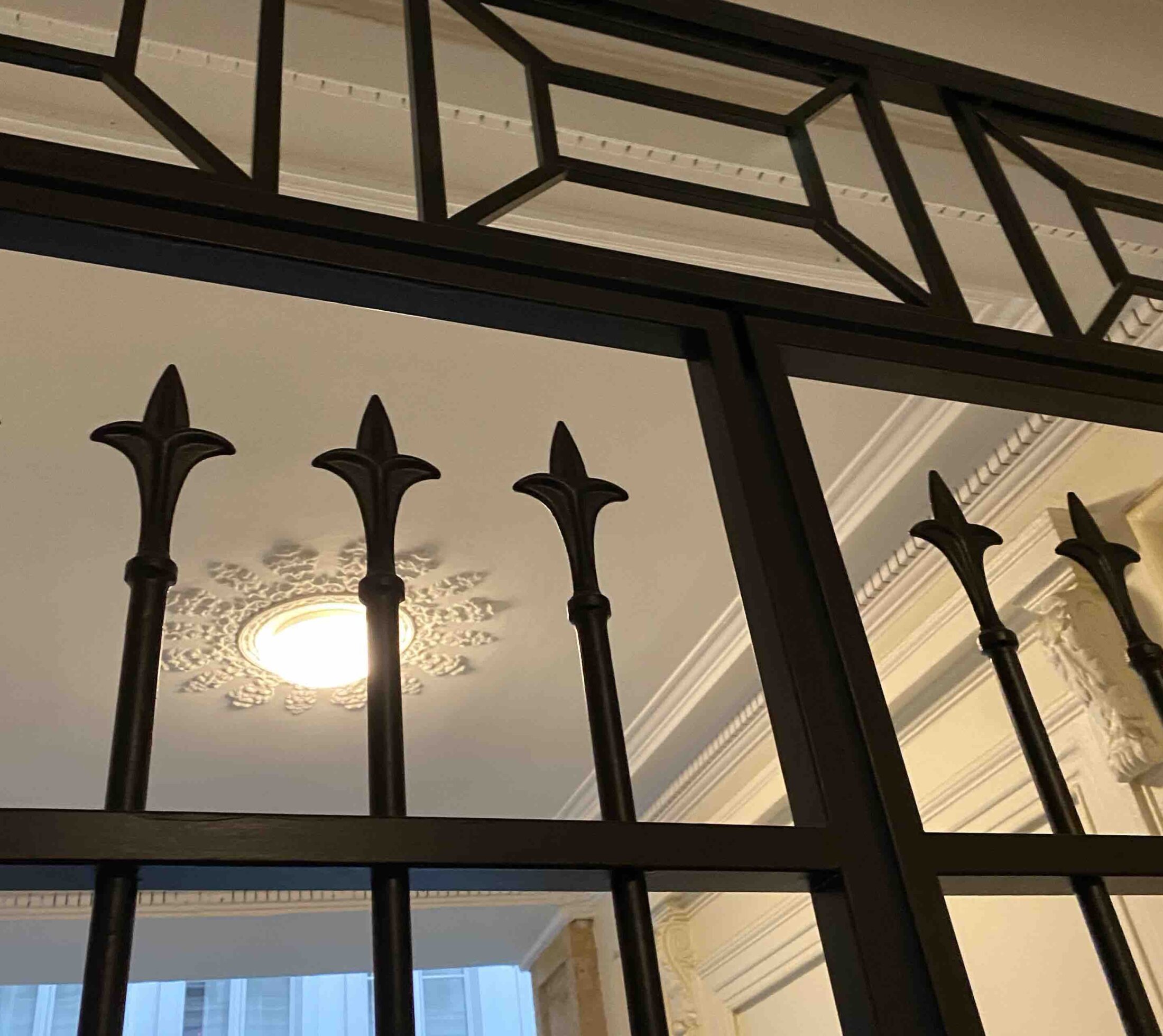 Grille Sas 54 Rue De Verneuil - 4 - Détail Fers De Lances