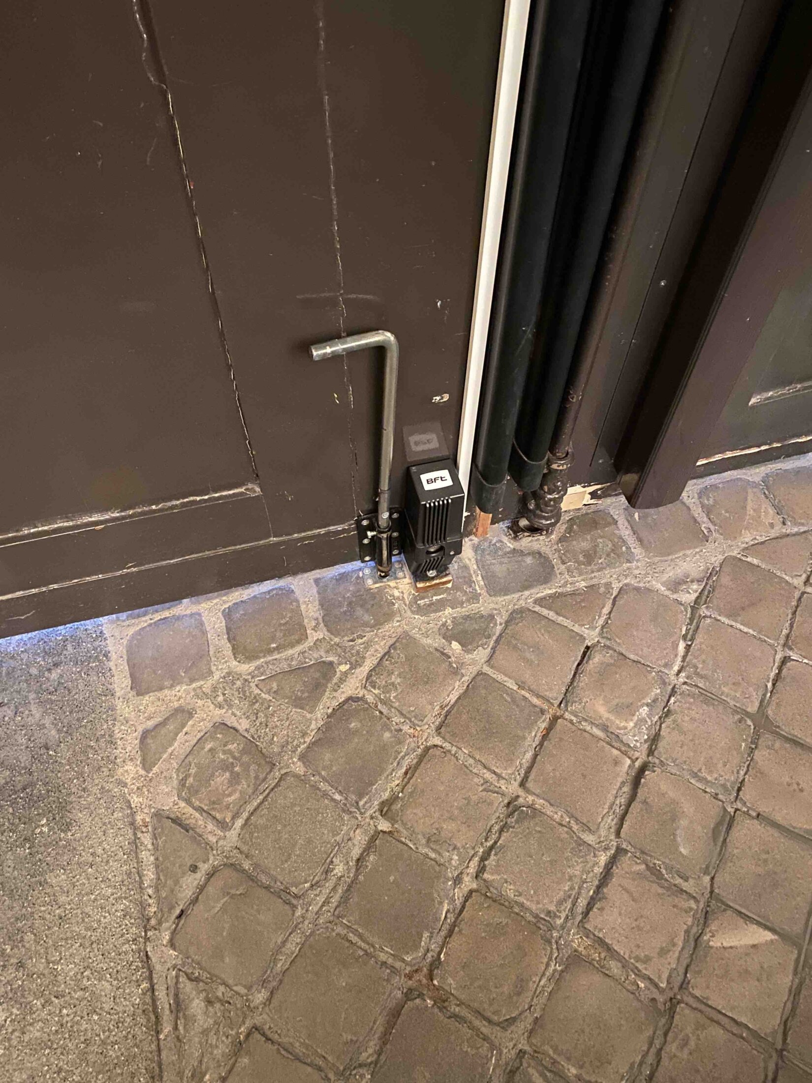 Motorisation Par Vérins 11 Rue Arsene Housaye - 2 - Verrou électrique