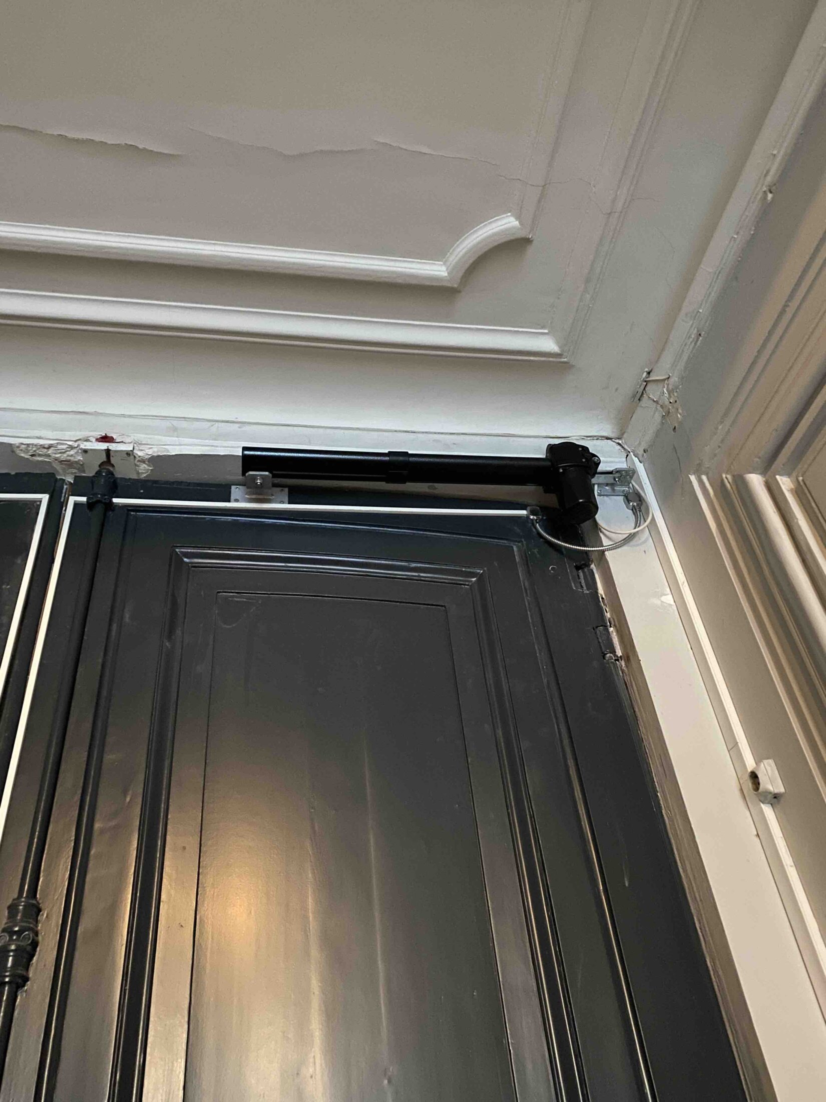 Motorisation Par Vérins 74 Rue Des Saints Pères - 2 - Détail Vérins Hauts