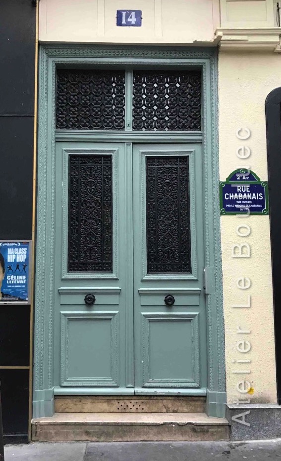 Porte Bâtarde Avec Grilles Très Ouvragées - 14 Rue Chabanais - Paris 2 