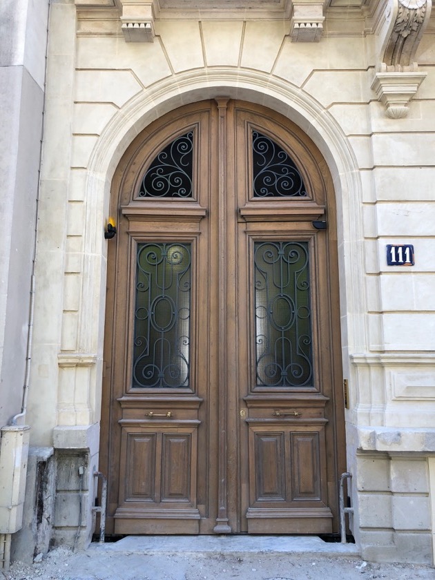 Porte Cochère 111 Rue De Longchamp - 23 : Porte Reposée Et Mise En Peinture En Cours