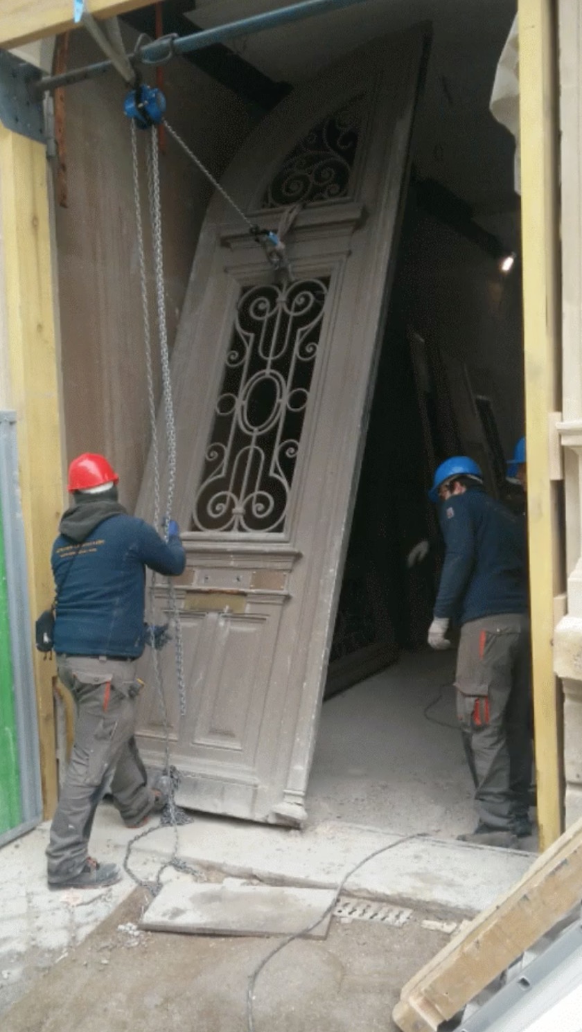 Porte Cochère 111 Rue De Longchamp - 2 : Dépose Du Grand Vantail