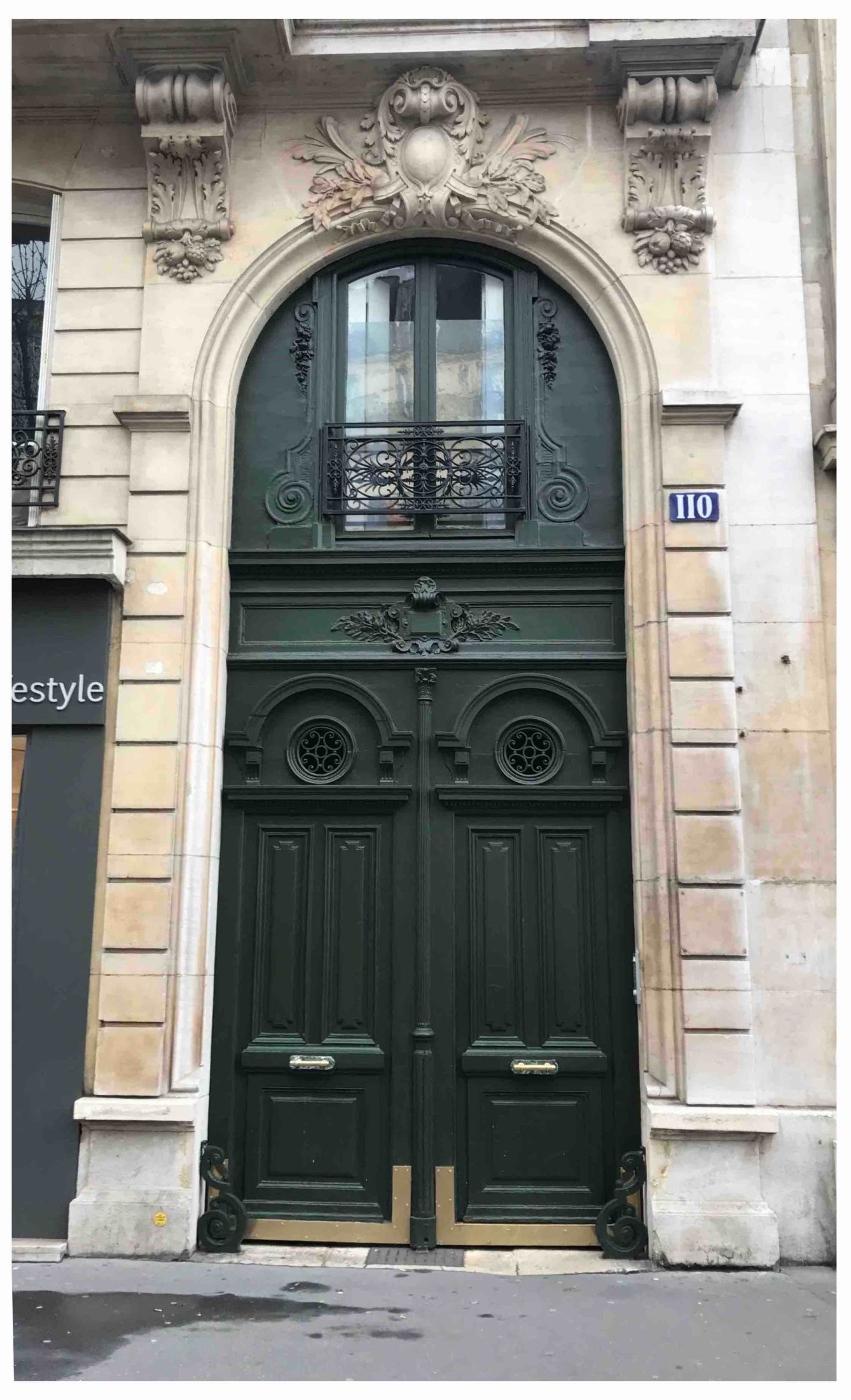 Porte Cochère Avec Baie D’entresol - Av De Villiers - Paris 17
