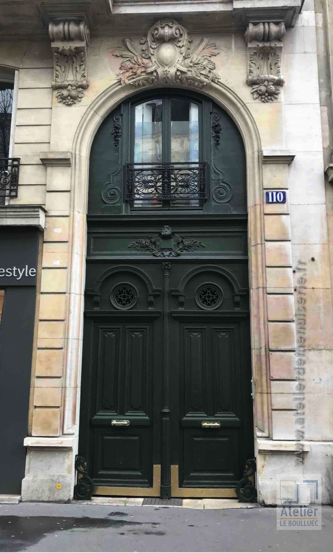 Porte Cochère Avec Baie D’entresol - Av De Villiers - Paris 17