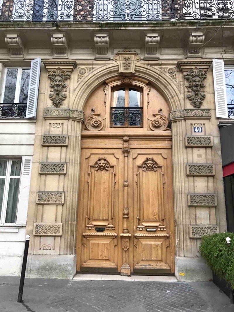 Porte Cochère Avec Baie D\'entresol Et Peinture En Décor Faux Bois - 40 Rue Duquesne