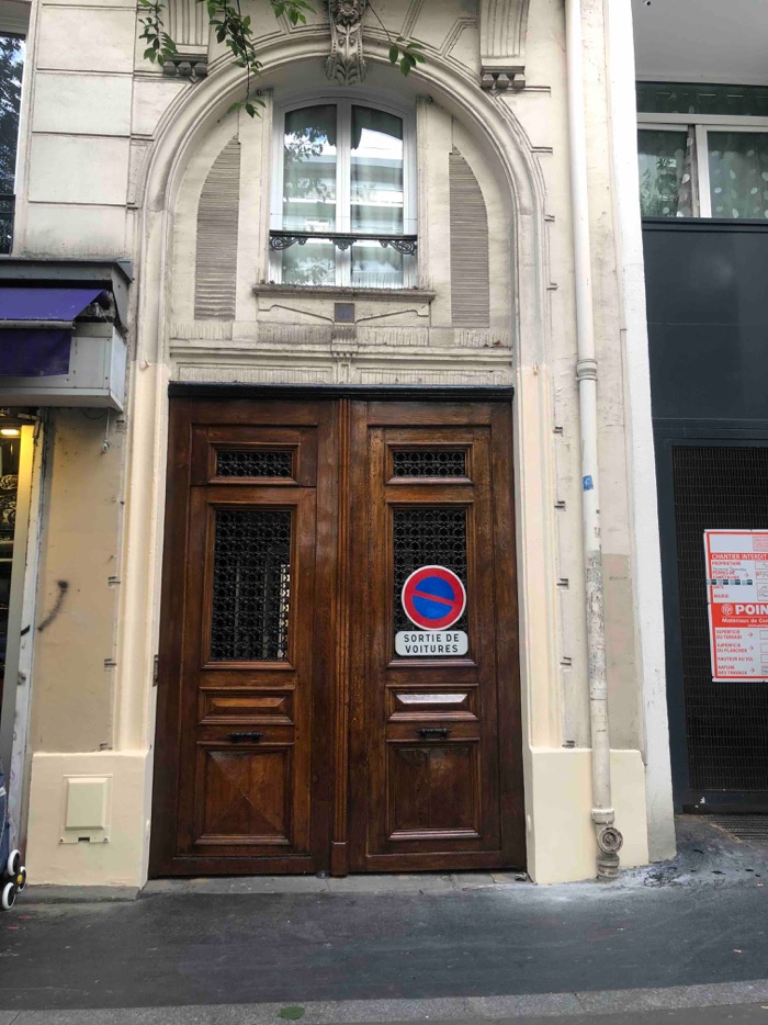 Porte Cochère Avec Grilles Fer Forgé - 52 Avenue D\'Italie - PARIS 13