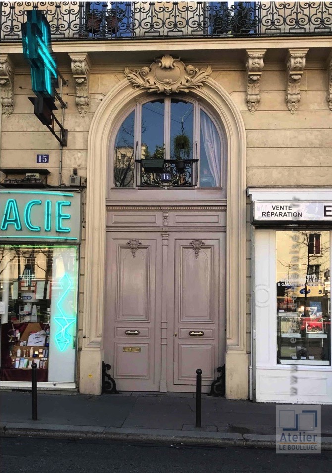 Porte Cochère Avec Une Baie D\'entresol Sur Toute La Largeur Du Tableau - Paris 17