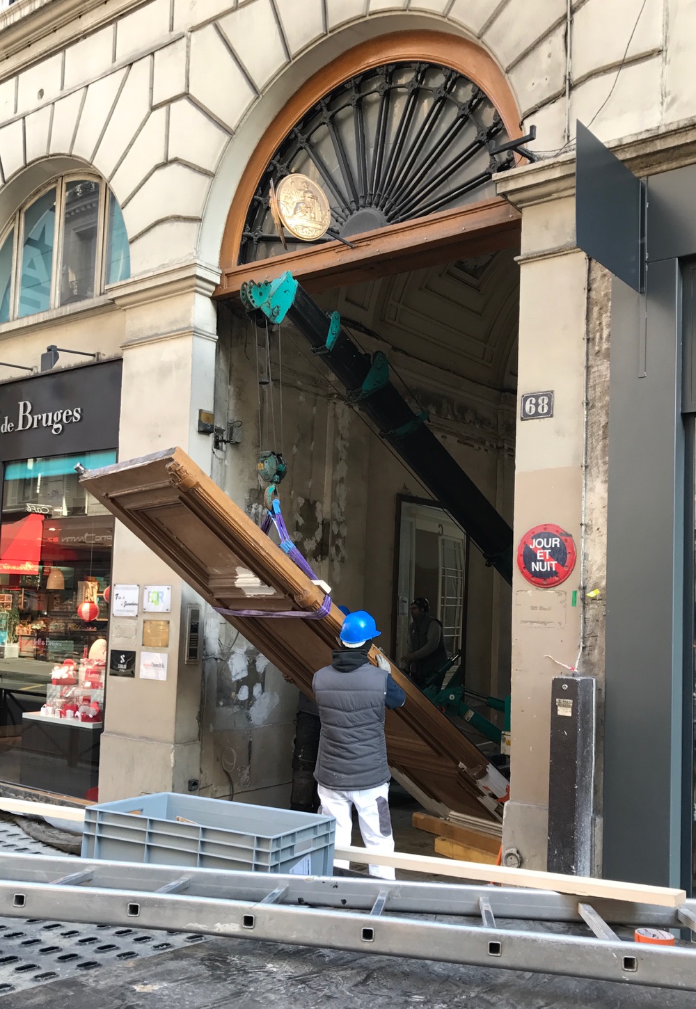 Porte Cochère Monumentale 68 Rue De La Chaussé D’Antin - 10 - En Cours De Repose