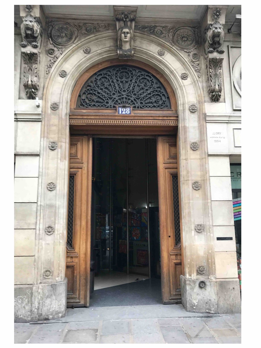 Porte Cochère Monumentale Coulissante 128 Rue De Rivoli, Un Modèle Unique
