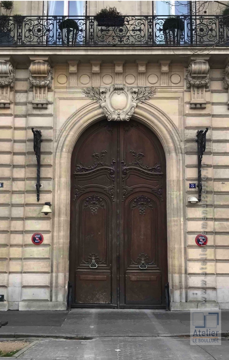 Porte Cochère Monumentale Magifiquement Ouvragée - Paris 17