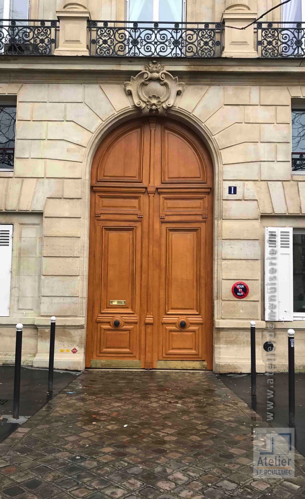 Porte Cochère Monumentale à Voûte En Plein Cintre En Encadrement à Refends - 1 Place Wagram - Paris 17