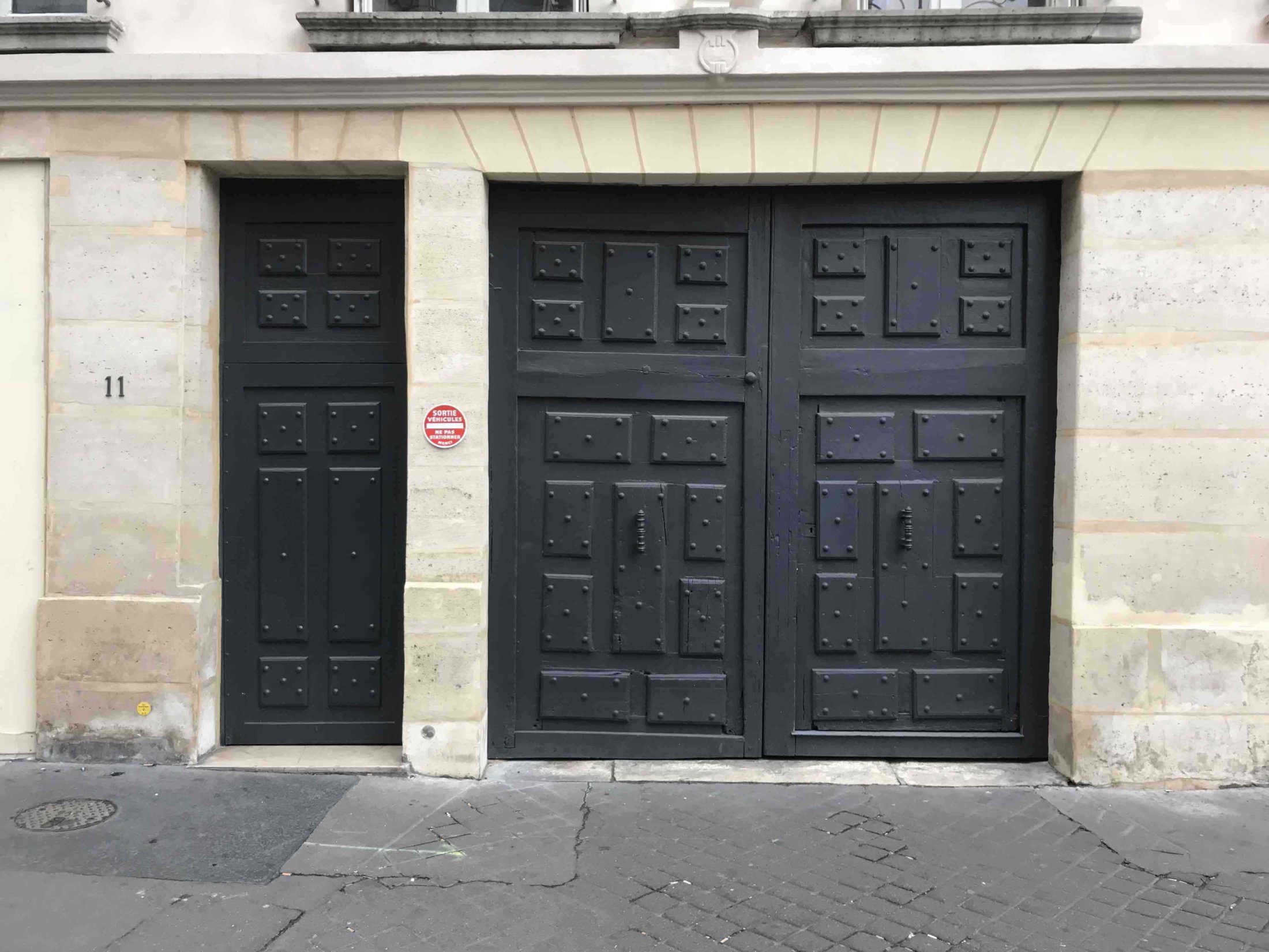 Porte Cochère Style Louis XIII - 11 RUE BLAINVILLE PARIS
