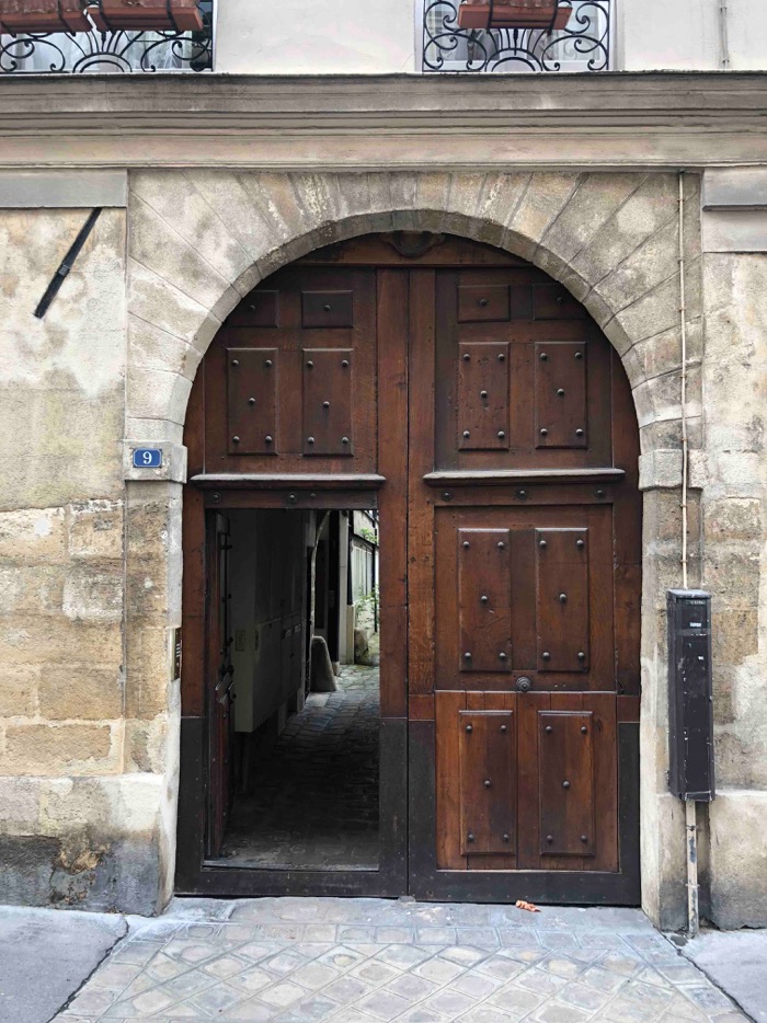 Porte Cochère Style Louis XIII - 9 Rue Charles V - PARIS 4