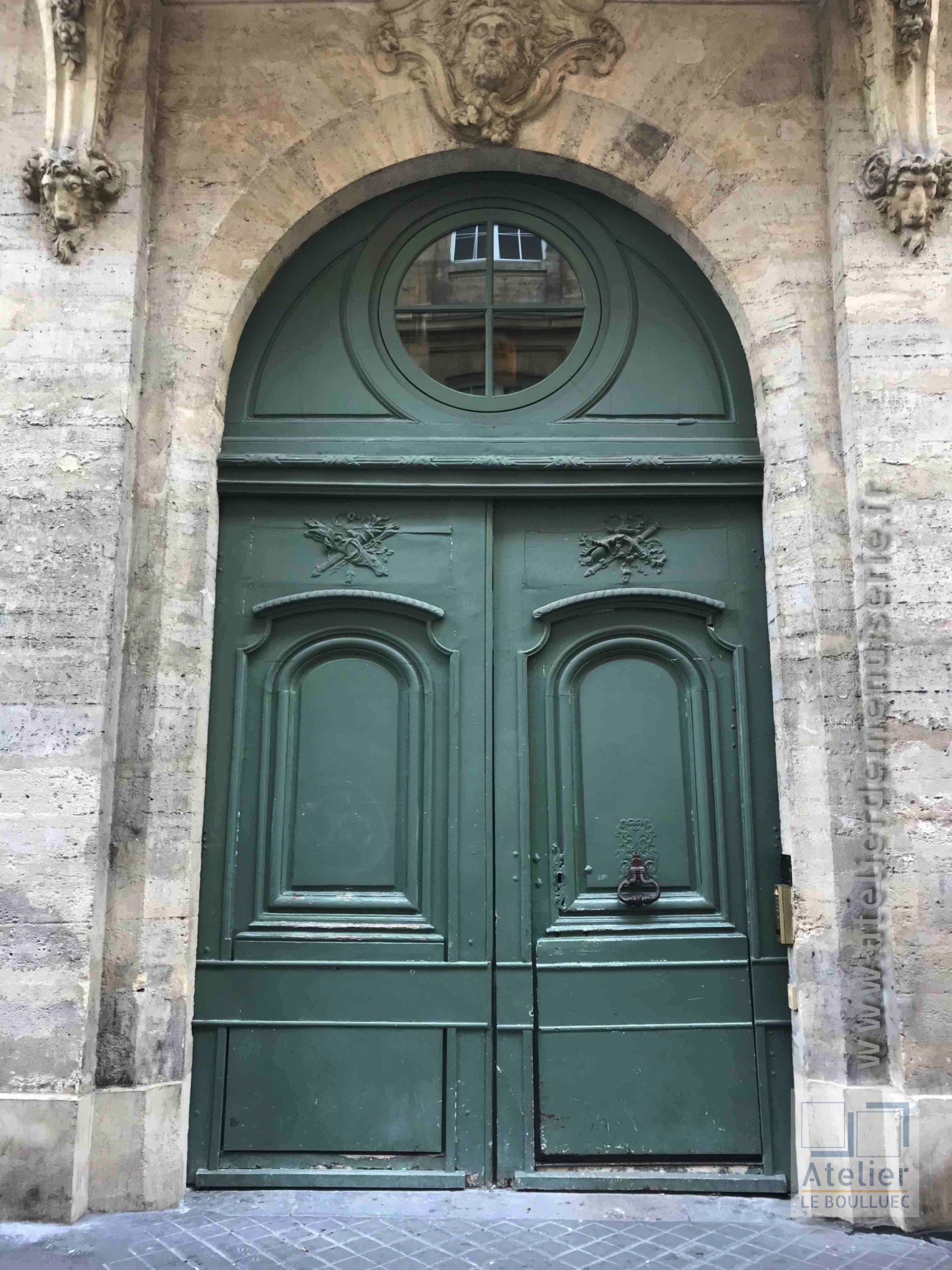 Porte Cochère Style Louis XV Avec Baie D\'entresol Ronde - 52 RUE SAINT ANDRE DES ARTS