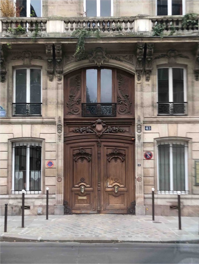 Porte Cochère Style Louis XV Et Grande Baie D\'entresol - 43 RUE LABRUYERE PARIS 9