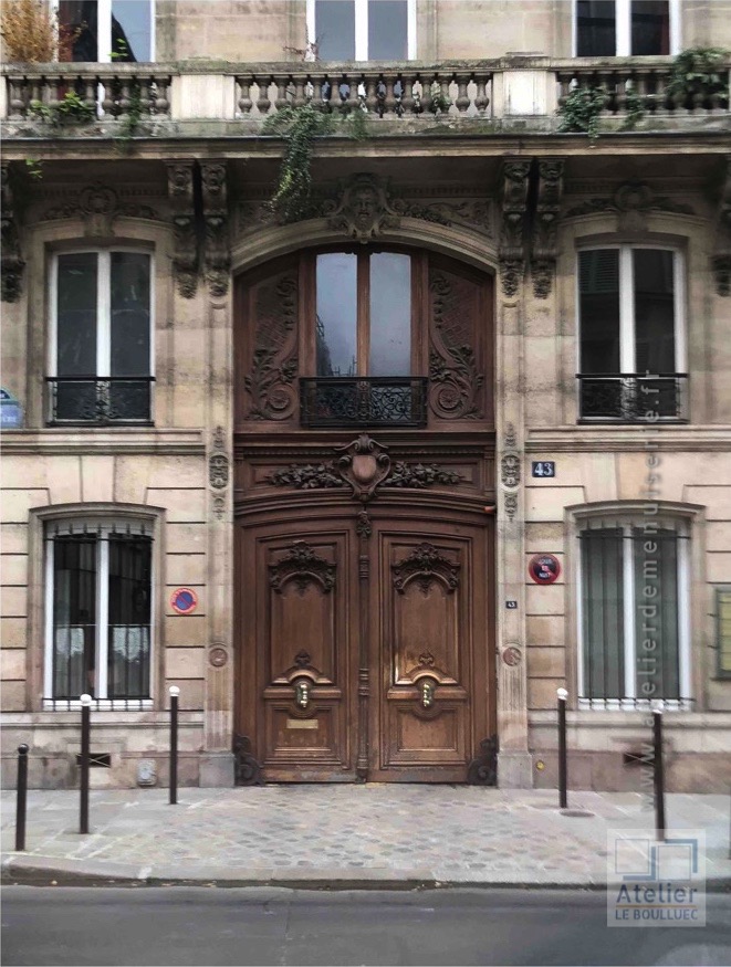 Porte Cochère Style Louis XV Et Grande Baie D\'entresol - 43 RUE LABRUYERE PARIS 9
