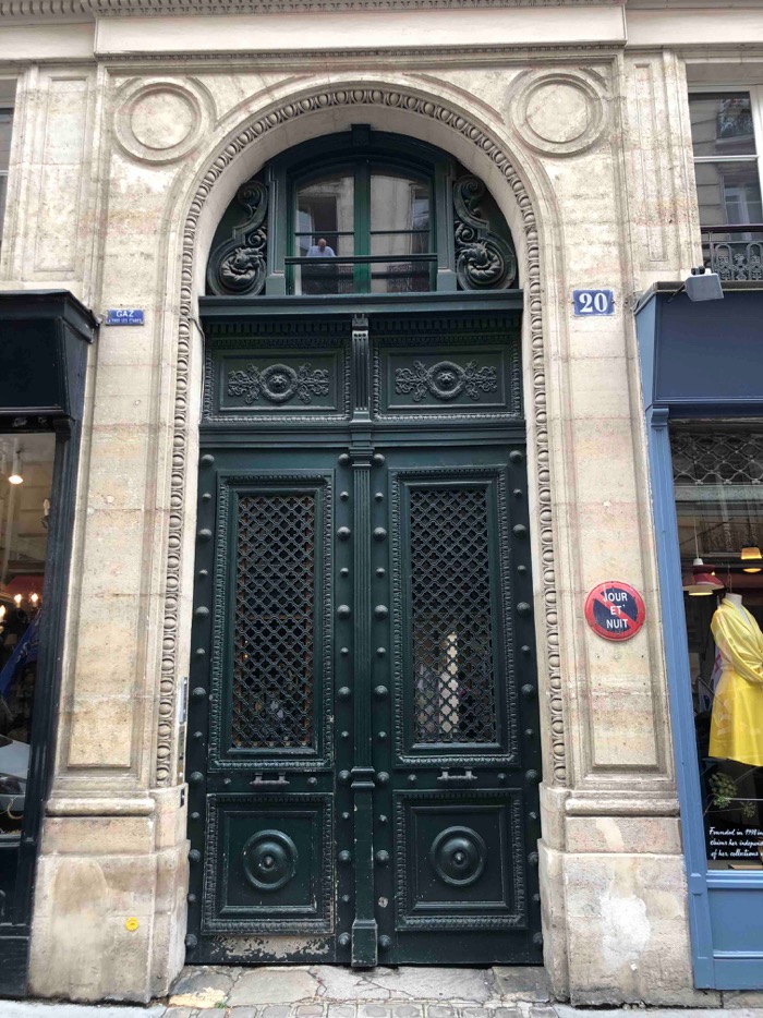 Porte Cochère Style Restauration - 20 Rue De L\'Odéon - PARIS 6