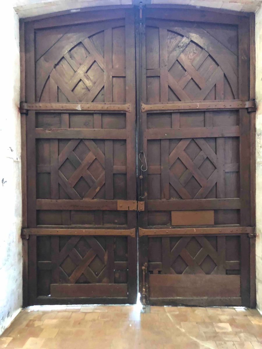 Porte De L\'église De Tourny XVIIeme Siecle Vue Des Contreventements Camouflés Dans L\'ornement