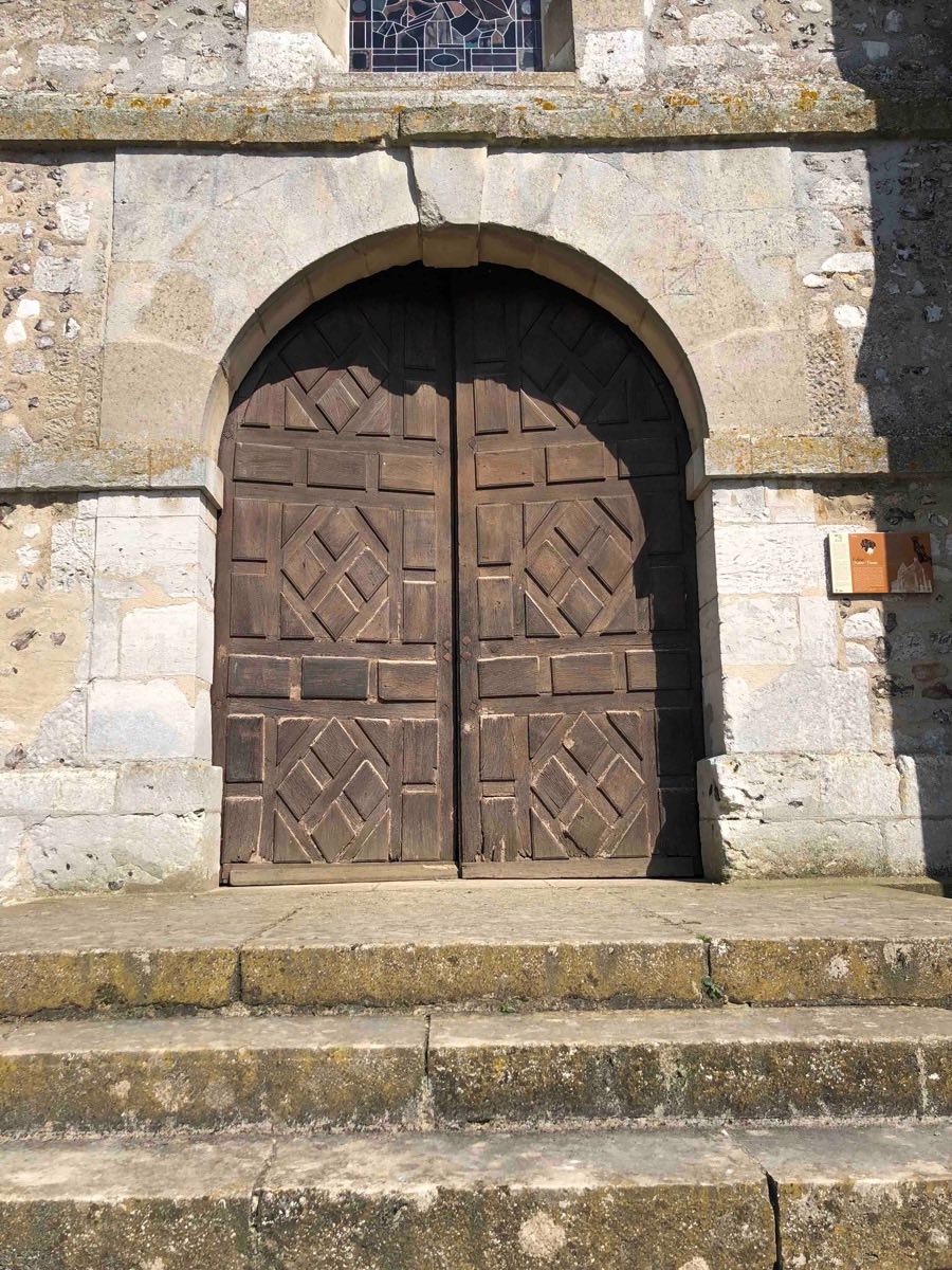 Porte De L\'église De Tourny XVIIeme Siecle Vue Extérieure
