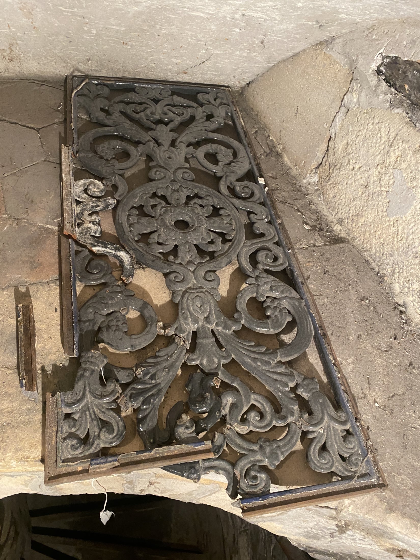 Porte Neuve Et Restauration Grille Oberkampf P3 Grille En L\'état Puzzle En Cours