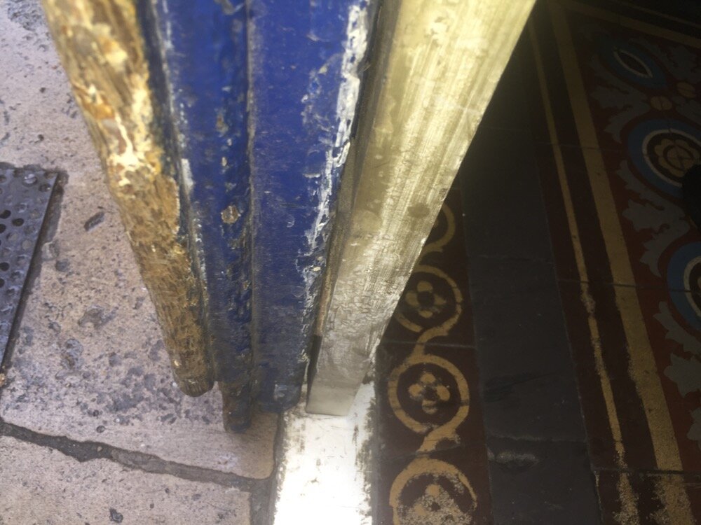 Porte Chêne Moulurée Sur Rue 129 Av De Saint Ouen (02) Etat De La Porte Ancienne