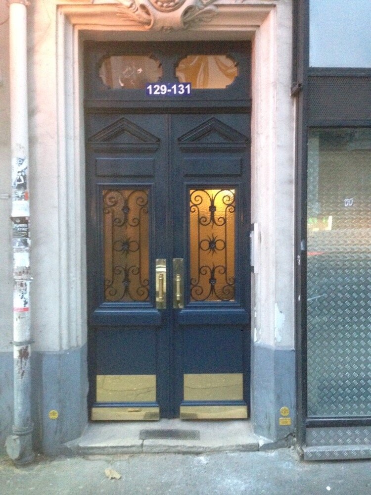 Porte Chêne Moulurée Sur Rue 129 Av De Saint Ouen (08) Posée
