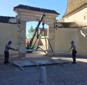 Chateau Laboissière 2 - Dépose De La Porte à La Grue