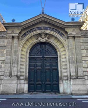 PORTE COCHERE 1 RUE DE LA VRILLIERE PARIS 1ER