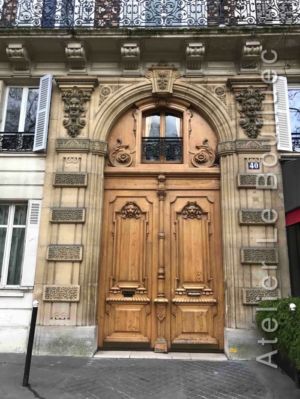 Porte Cochère Avec Baie D\'entresol Et Peinture En Décor Faux Bois - 40 Rue Duquesne