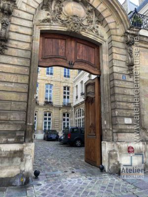 File:Paris Porte cochère rue La Bruyère 2012.jpg - Wikipedia