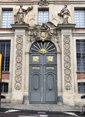 Porte Monumentale 5 Rue De L\'indépendance Américaine Versailles