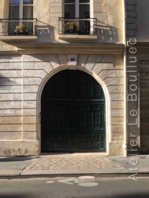 Porte Cochère Louis XIII - 7 Rue Charles V - Paris 4